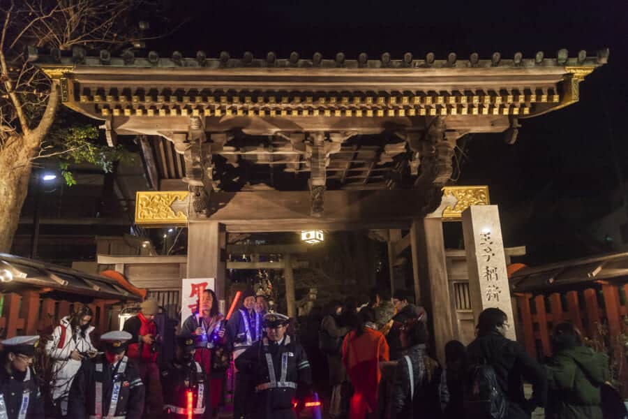 Hatsumode am Oji Inari Jinja-Schrein, Tokio, Japan.