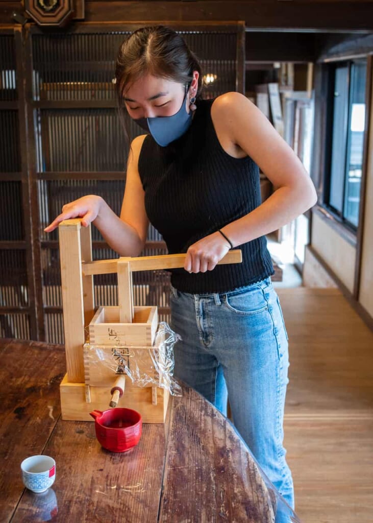 Eine traditionelle japanische Erfahrung: Stellt eure eigene Sojasauce her.