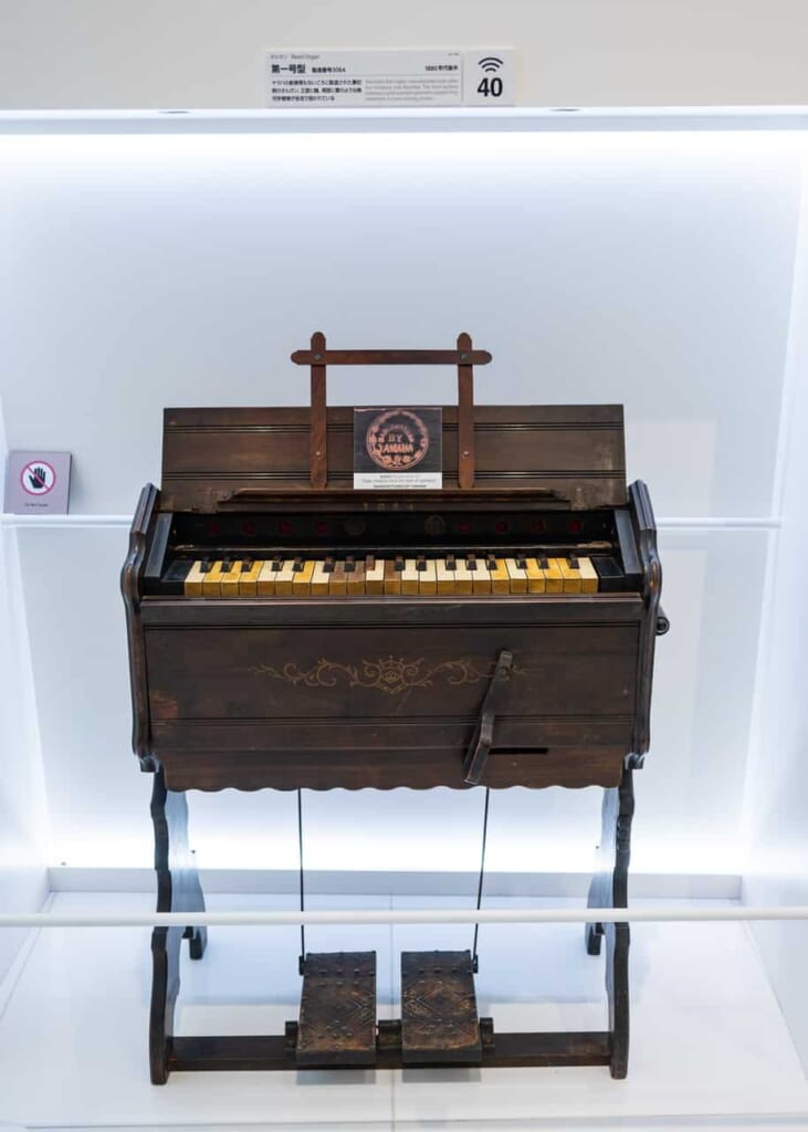 Harmonium der Yamaha Corporation.