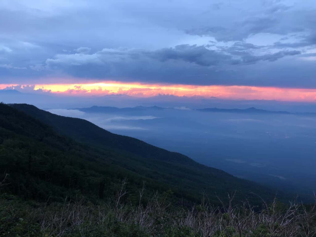 Sonnenuntergang entlang der Yoshida-Route.