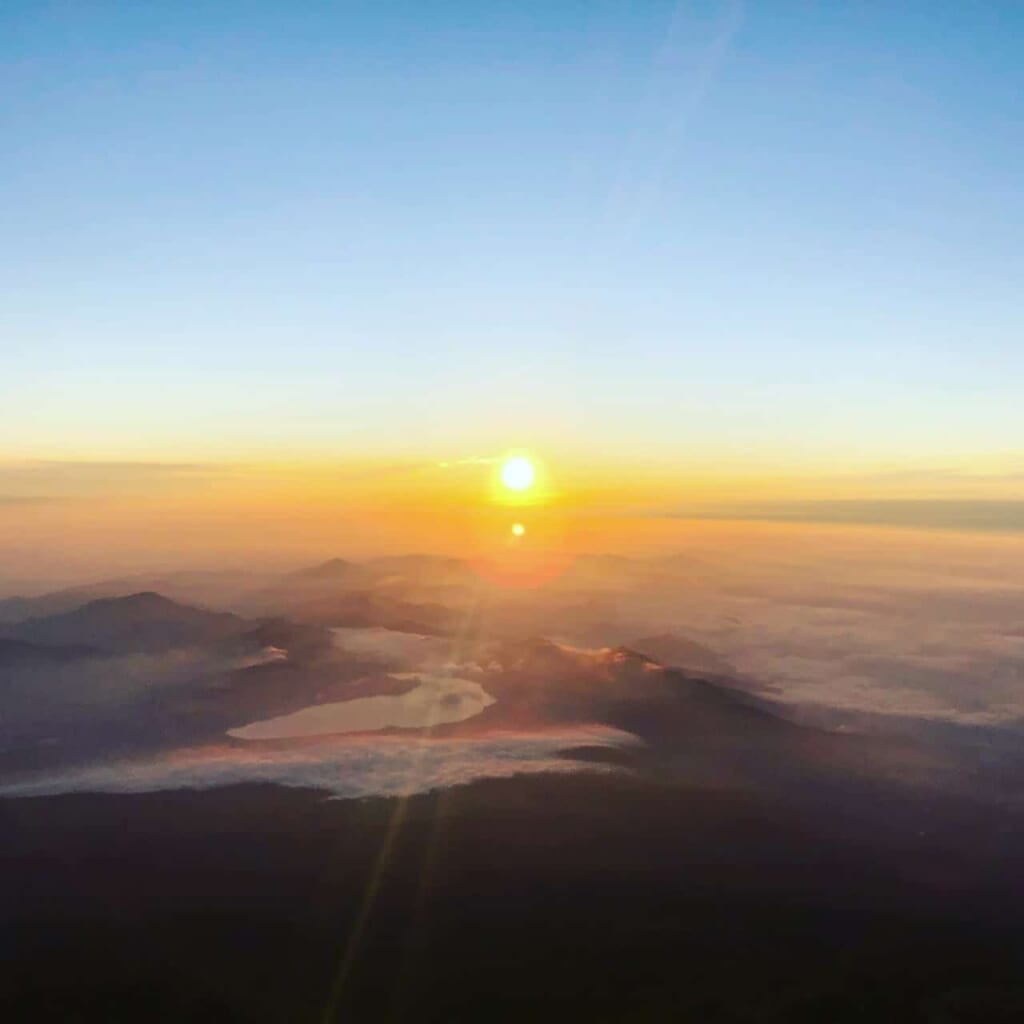 Besteigung des Fuji: Sonnenaufgang vom Berg Fuji.
