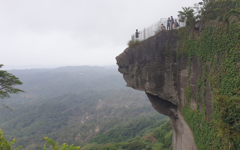 Steile Klippe auf dem Berg Nokogiriyama