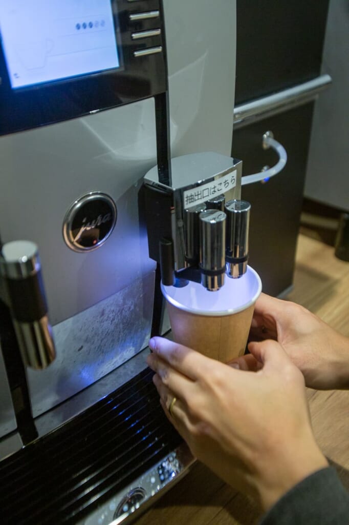 Getränkemaschine im Manga-Café.