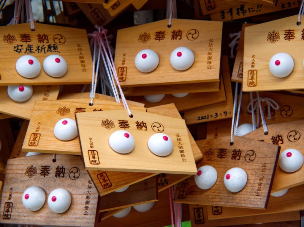 Gebetstafeln im Tempel Jisonin.