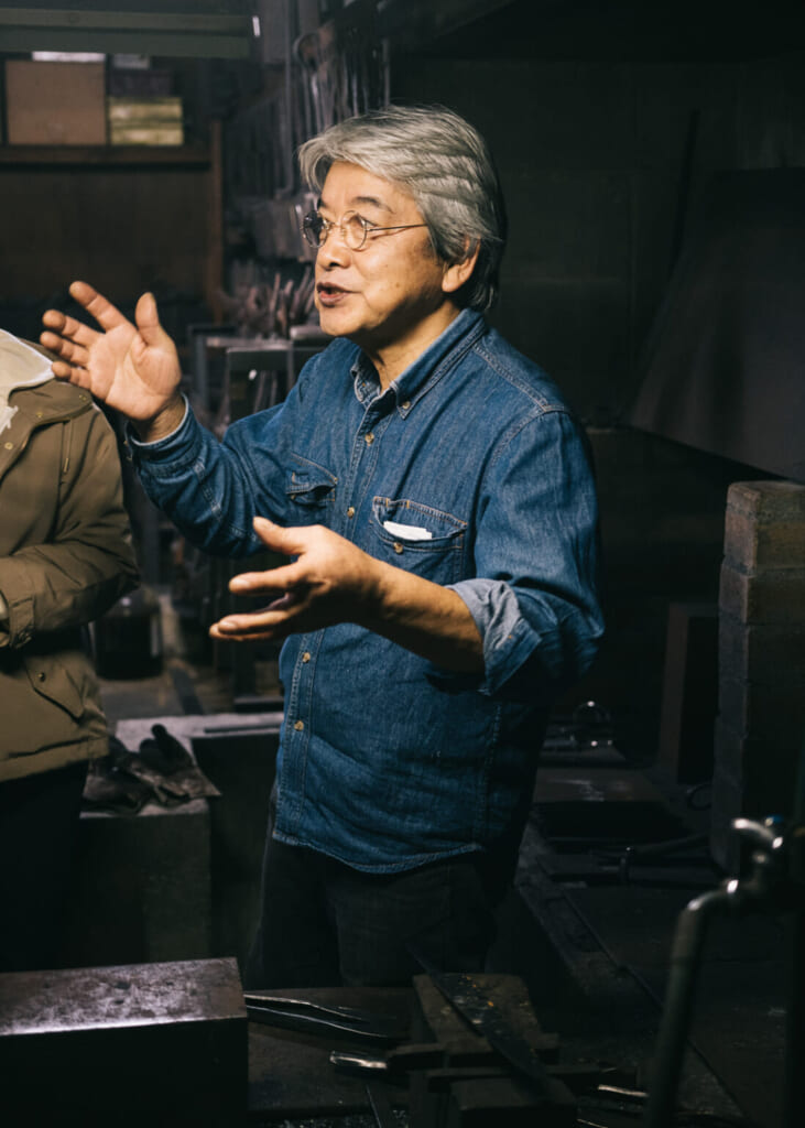 Hinoura Tsukasa, ein japanischer Hersteller von Messern.