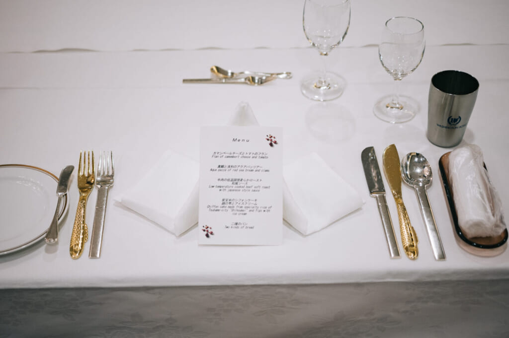 Gedeckter Tisch in einem japanischen Restaurant, Tsubamesanjo Washington Hotel.