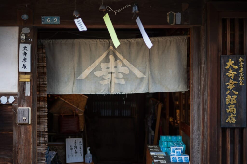 Traditionelles Handwerksgeschäft in Japan, TAKUMI Road.