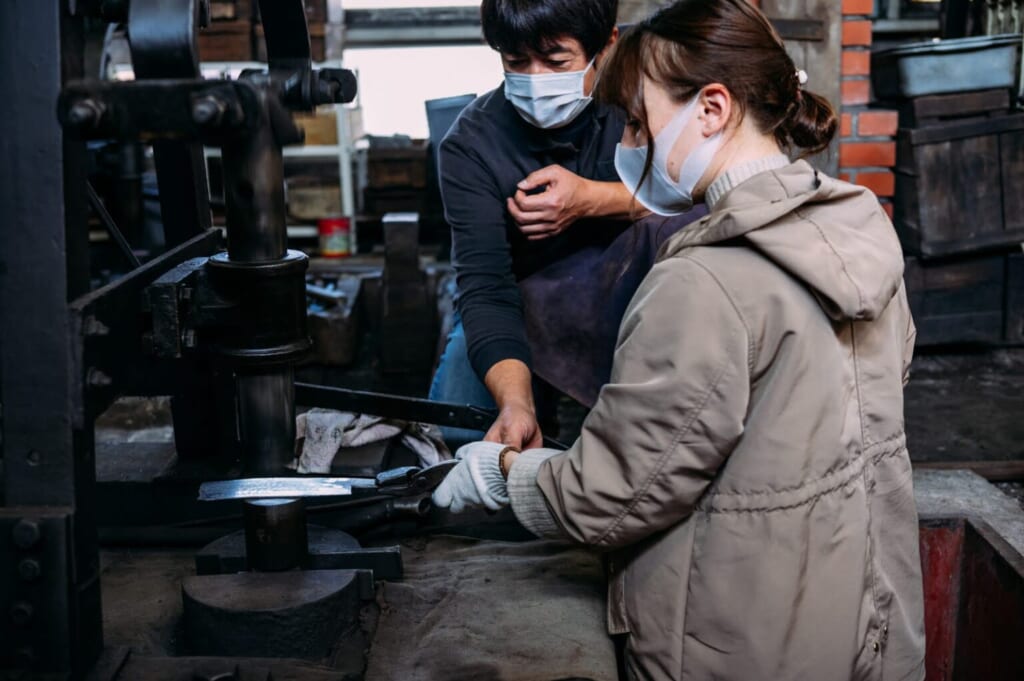 Werkstatt für Schneidewaren Ryusen Hamono in Takefu, Japan.