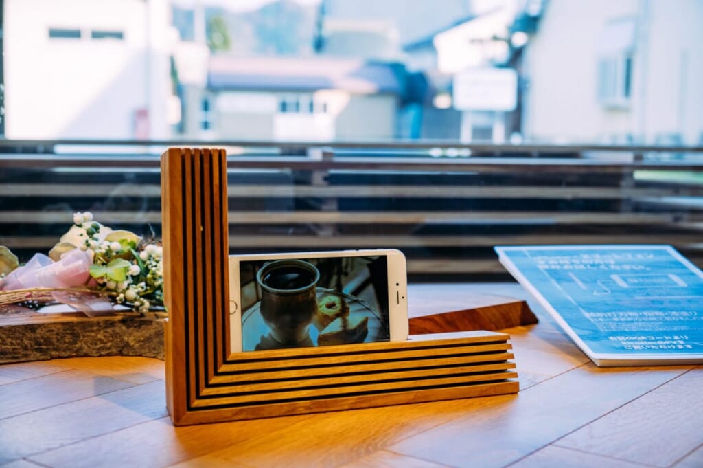 Holzrahmen zur Verstärkung der Handylautstärke.