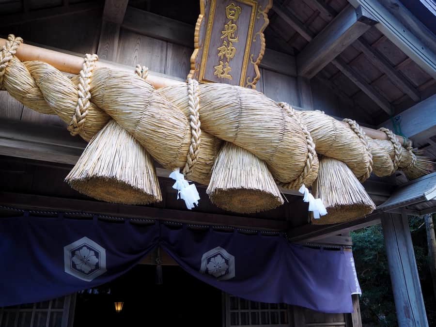 Shimenawa vom Schrein Hakuto-jinja.