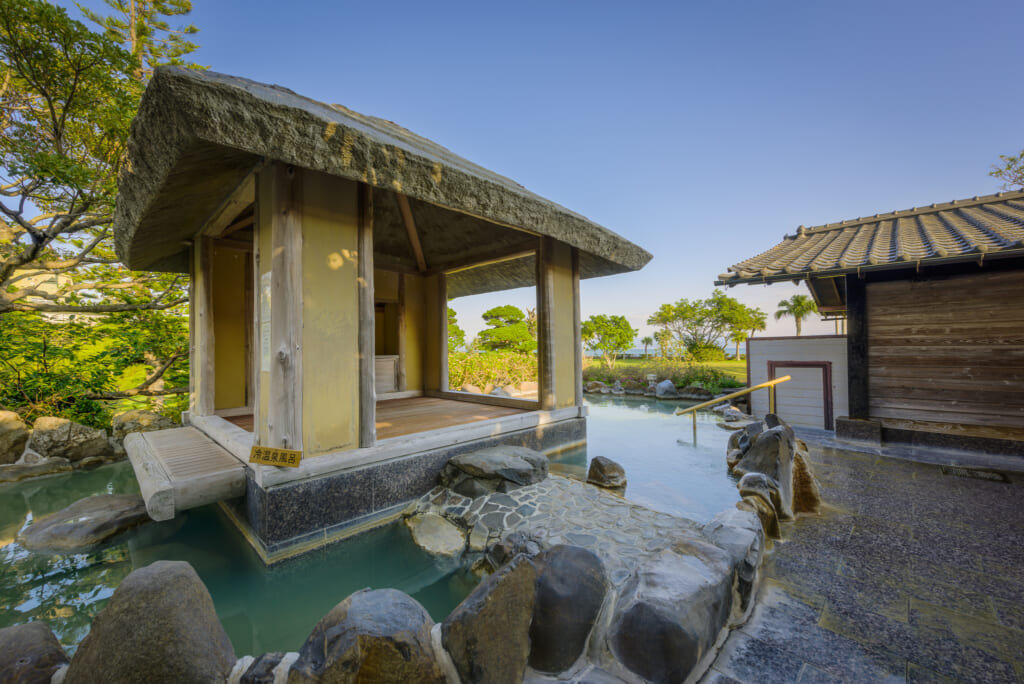 Onsen im Außenbereich im Ibusuki Hakusuikan.