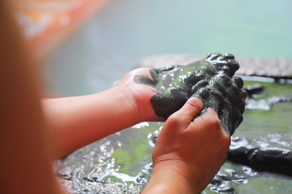 Schlammbad in einem japanischen Onsen.