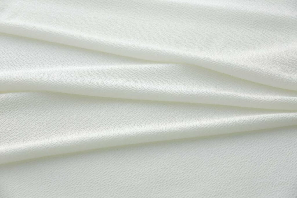 Der Stoff "Tango Chirimen" aus Japan.