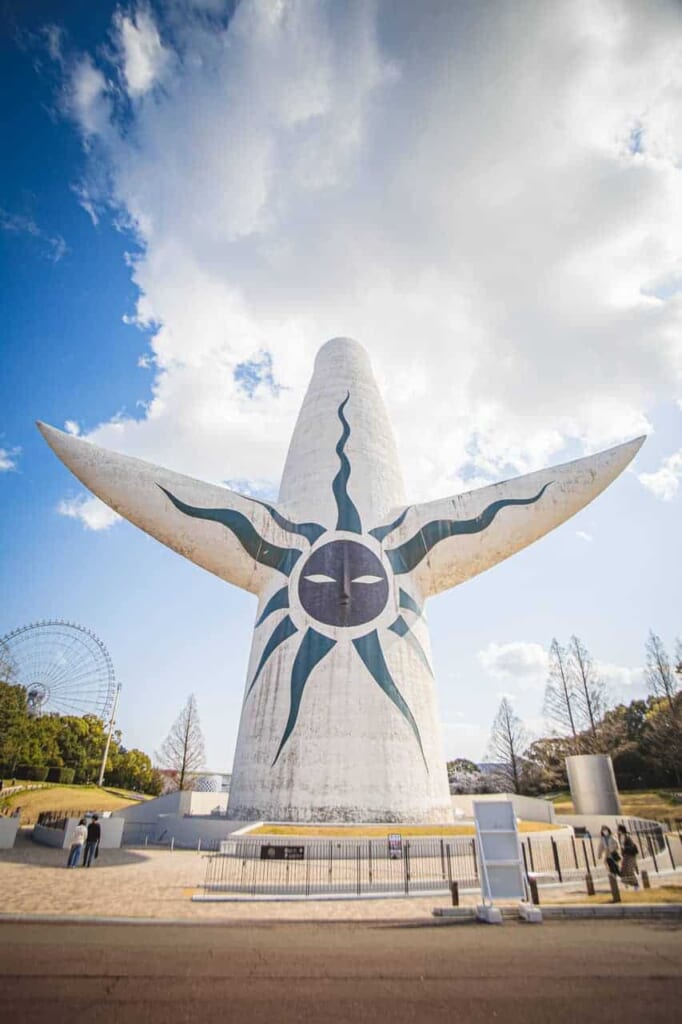 Rückseite vom "Tower of the Sun".