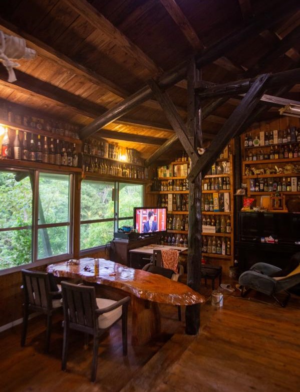 Wohnzimmer in einem traditionellen Haus in Okinawa.