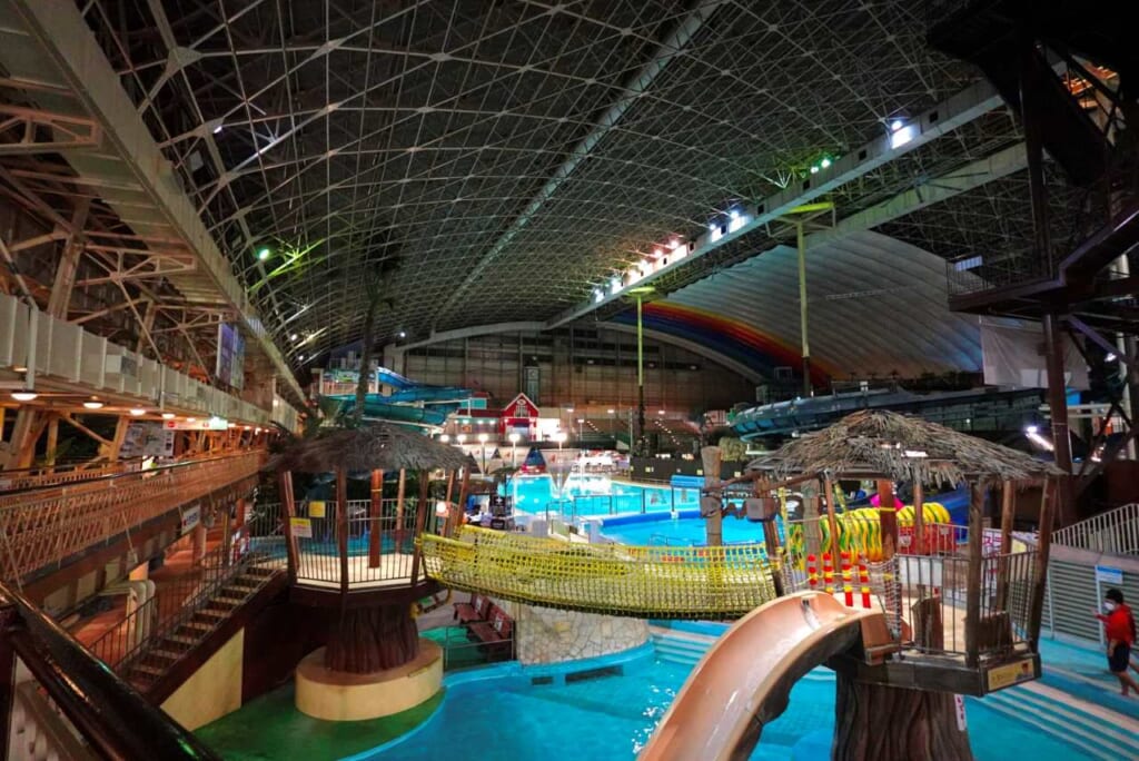 Pool-Landschaft in Fukushima