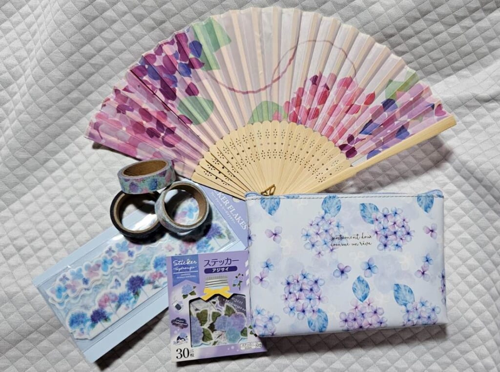 Fächer mit Hortensien-Muster