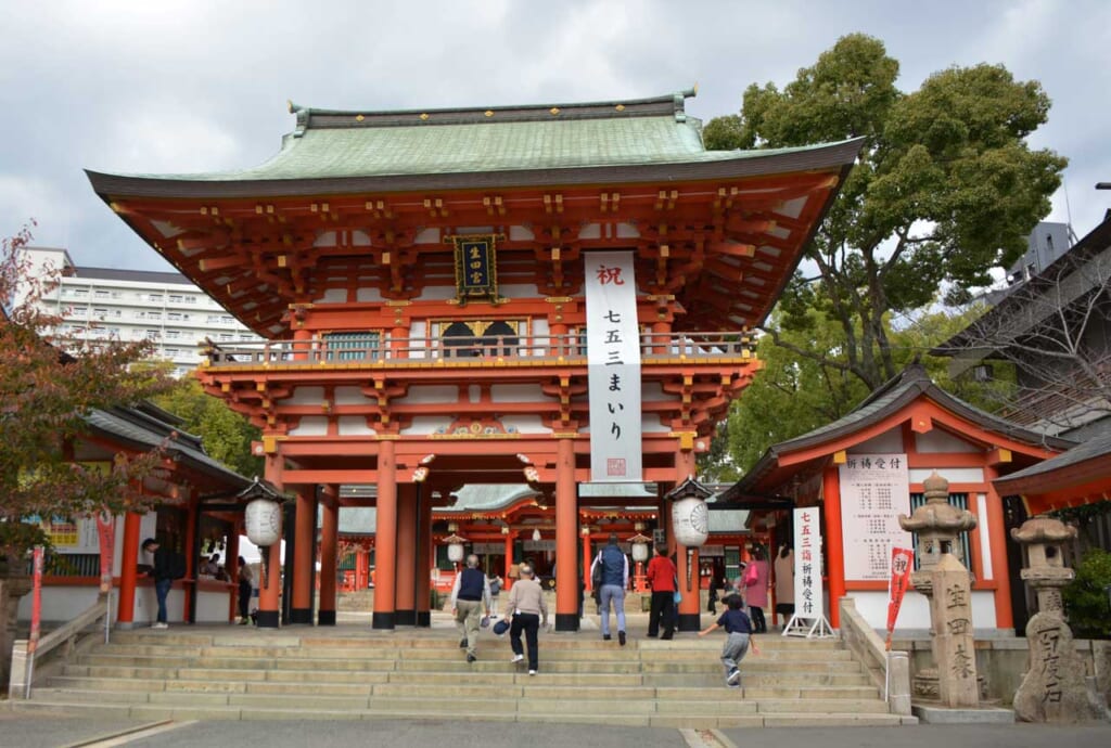 Eingang zum Ikuta Schrein in Kobe